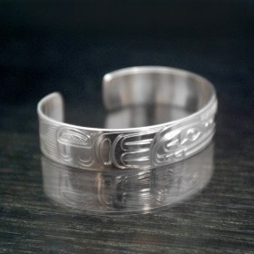raven_silverBraceletLSide_NWC_tHenry_tribalspiritgallery